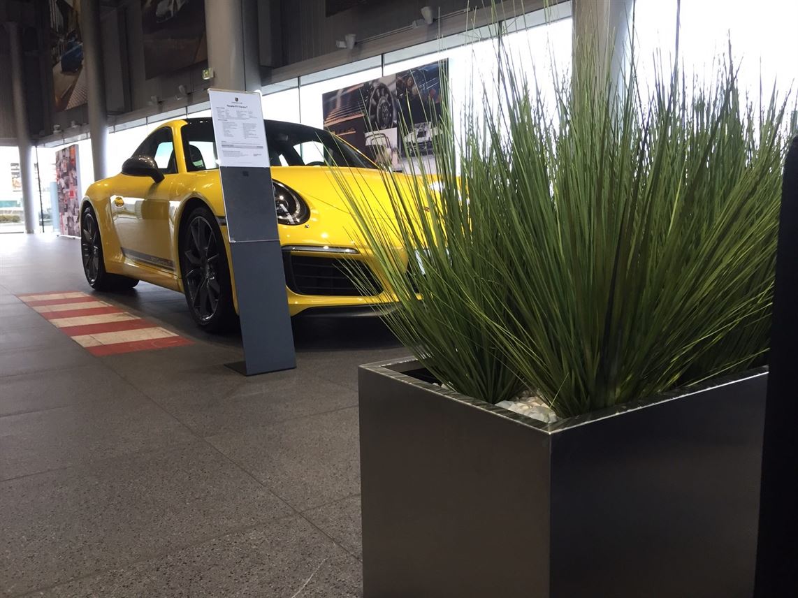 PORSCHE