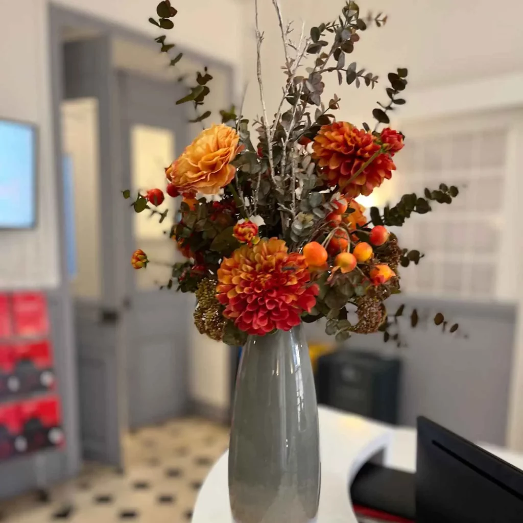 bouquet de fleurs artificielles, fleur stabilisée oranges, fleurs artificielles haut de gamme, bouquet de fleur, bouquet de fleur haut de gamme, fleur artificielle, fleur artificielle de qualité, vases design, contemporain, fleur artificielles haut de gamme, fleurs artificielles oranges