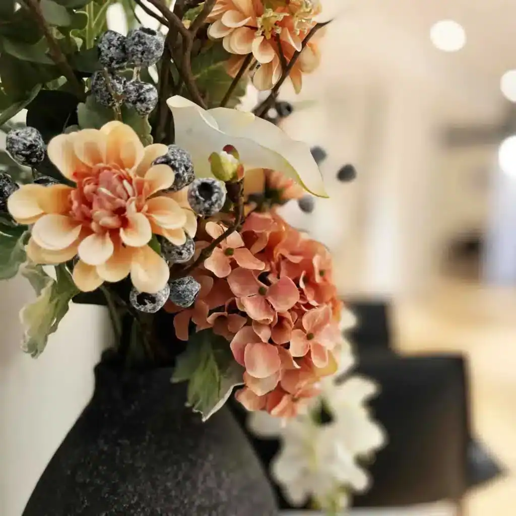 bouquet de fleurs artificielles, fleur stabilisée rosé, fleurs artificielles haut de gamme, bouquet de fleur, bouquet de fleur haut de gamme, fleur artificielle, fleur artificielle de qualité, vases design, contemporain, fleur artificielles haut de gamme, fleur artificielle rosé