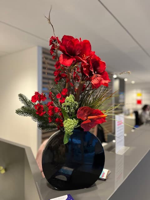 bouquet de fleurs artificielles, fleur stabilisée rouges, fleurs artificielles haut de gamme, bouquet de fleur, bouquet de fleur haut de gamme, fleur artificielle, fleur artificielle de qualité, vases design, contemporain, fleur artificielles haut de gamme, fleurs artificielles rouges
