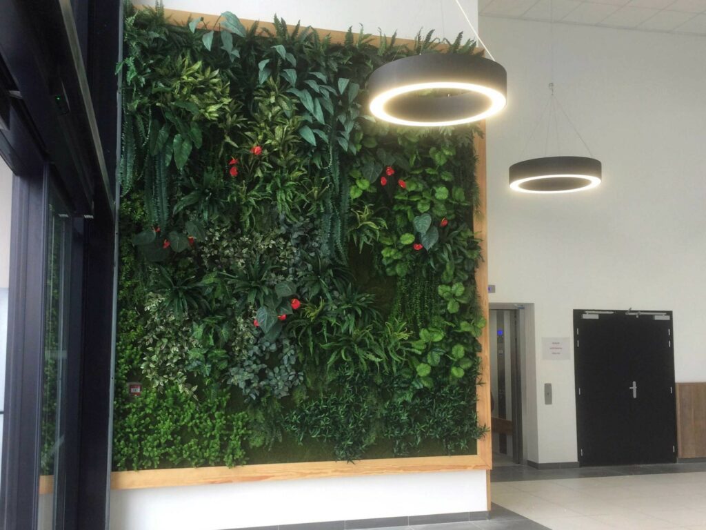 Mur végétal, cadre en bois, sur mesure entreprise, plante stabilisée, tours, cloison végétalisée, design végétal, art végétal, création végétale