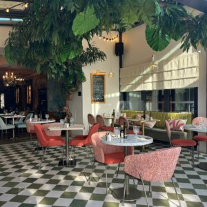 Idées de décoration végétale pour les restaurants et cafés